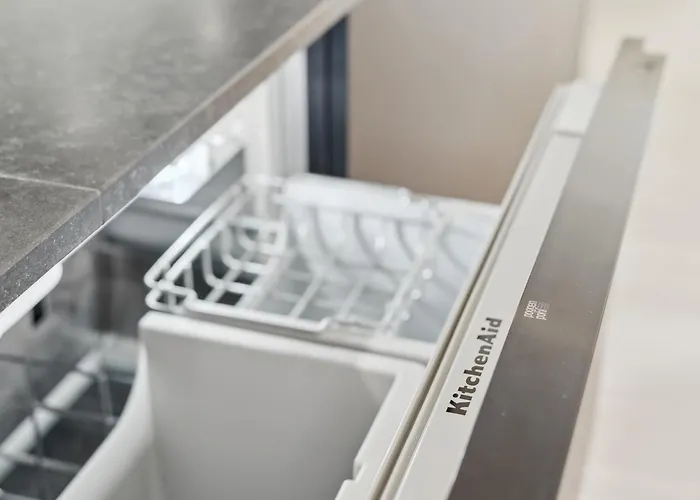 Luxury By Freetown & Canals Apartment