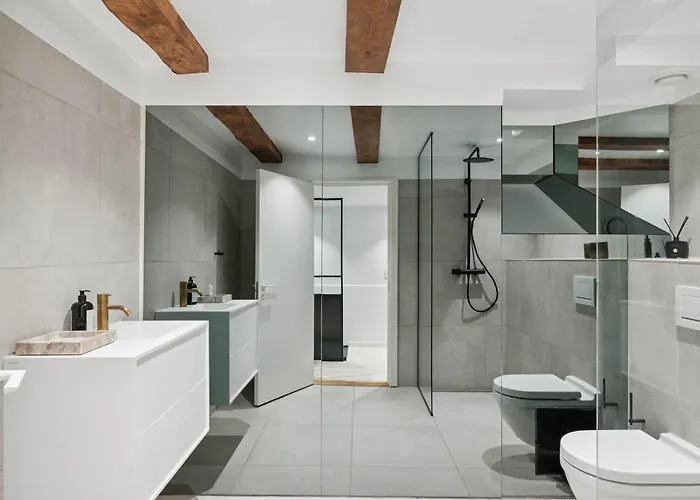 Luxury By Freetown & Canals Apartment