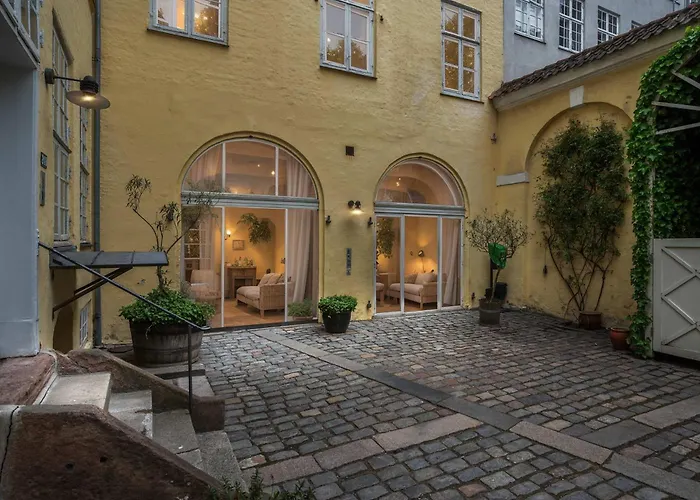 Luxury By Freetown & Canals Apartment *