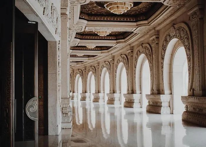 Luxury By Freetown & Canals Apartment *